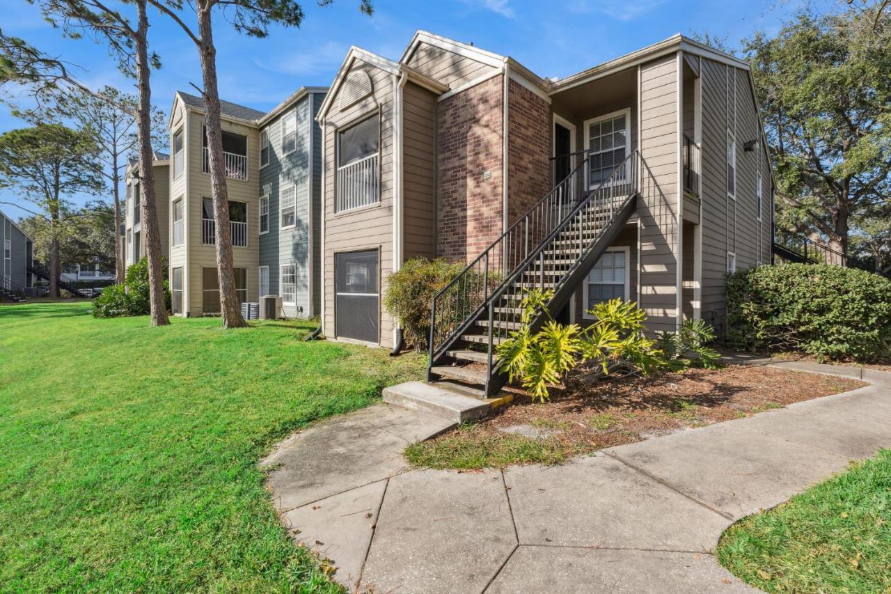 Quiet Gated Condo Near Universal with Pool and View - Bed and Breakfast Orlando