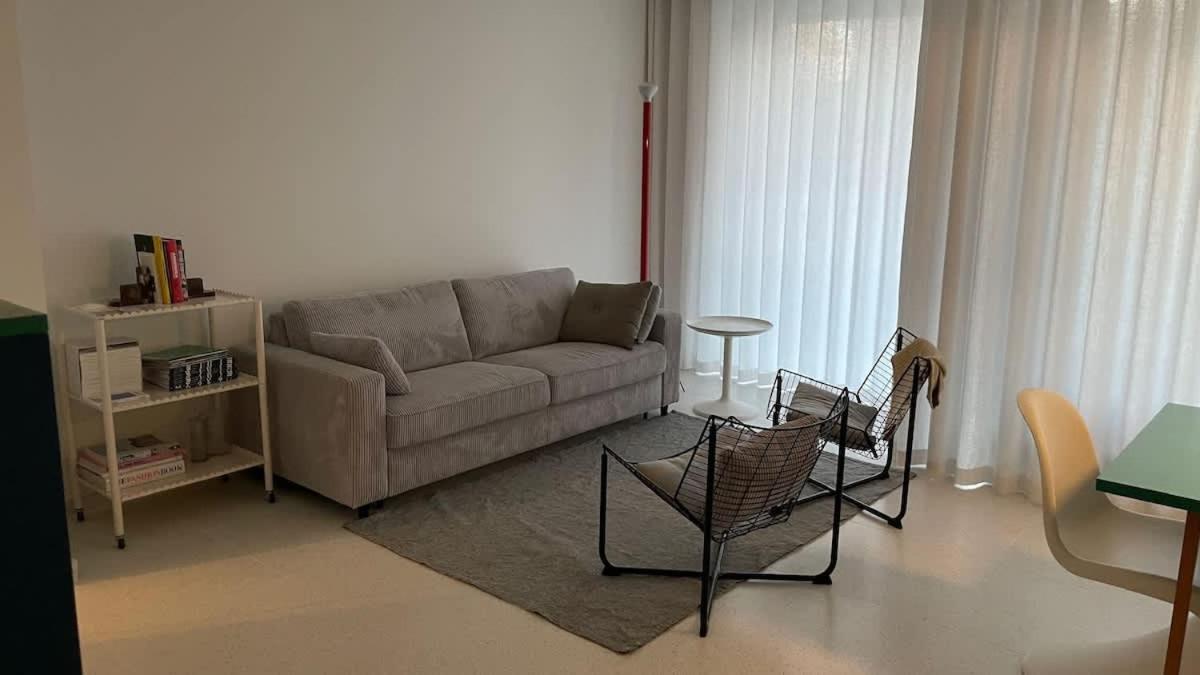 Casiola - Modern one bedroom apartment with lateral sea view - Chambres d’hôtes Ostende