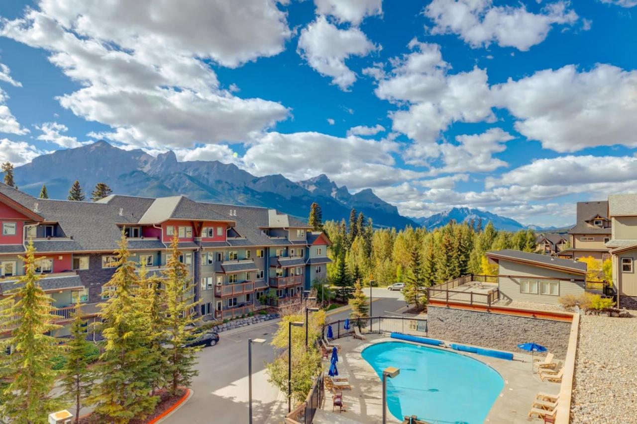 Cozy Haven with Stunning Mountain View in Canmore - B&B Canmore