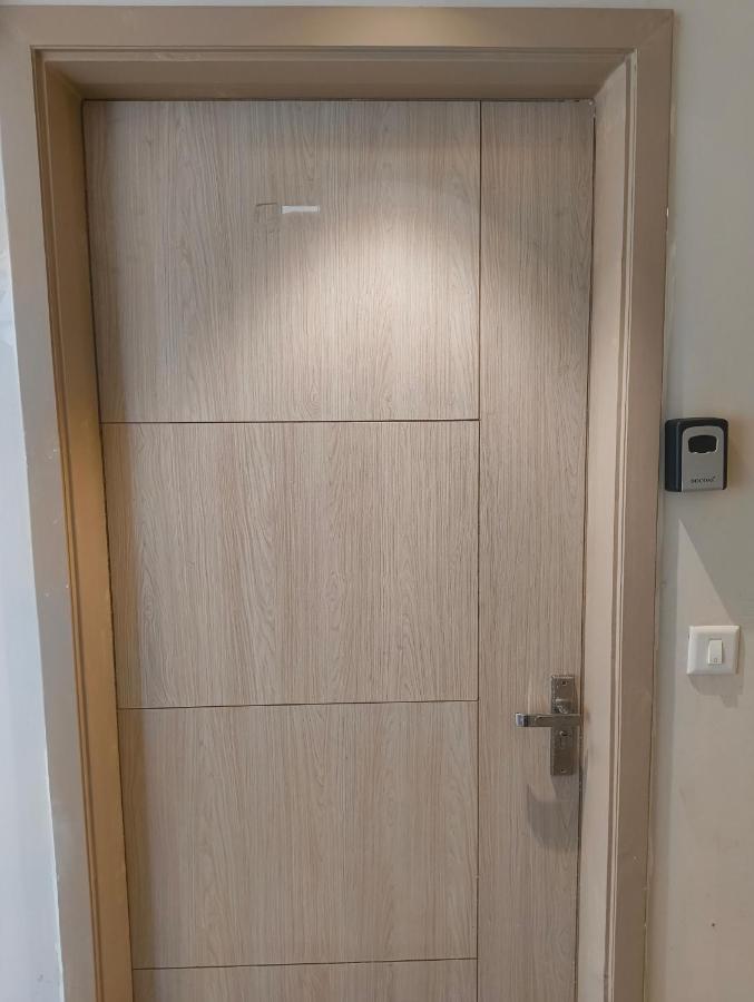 Hazelnut -Expo India centre - Bed and Breakfast Greater Noida