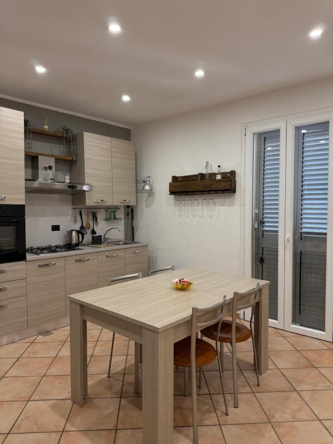 Spazioso appartamento vicino a tutto - B&B Tortona