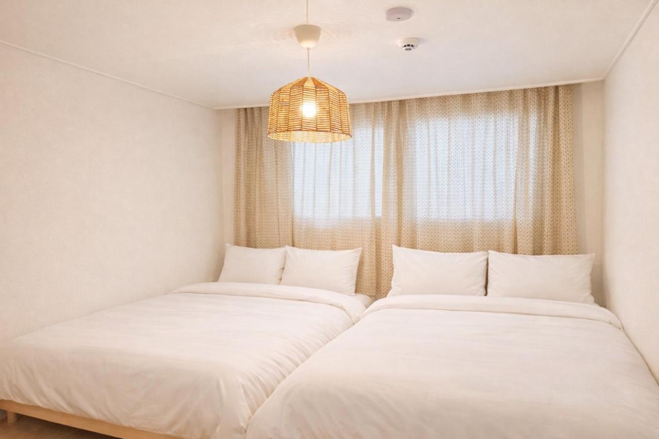 CREAM CHACHA STAY 5min Flat Walk to Hongdae Station 2BR 3Beds - B&B Seul