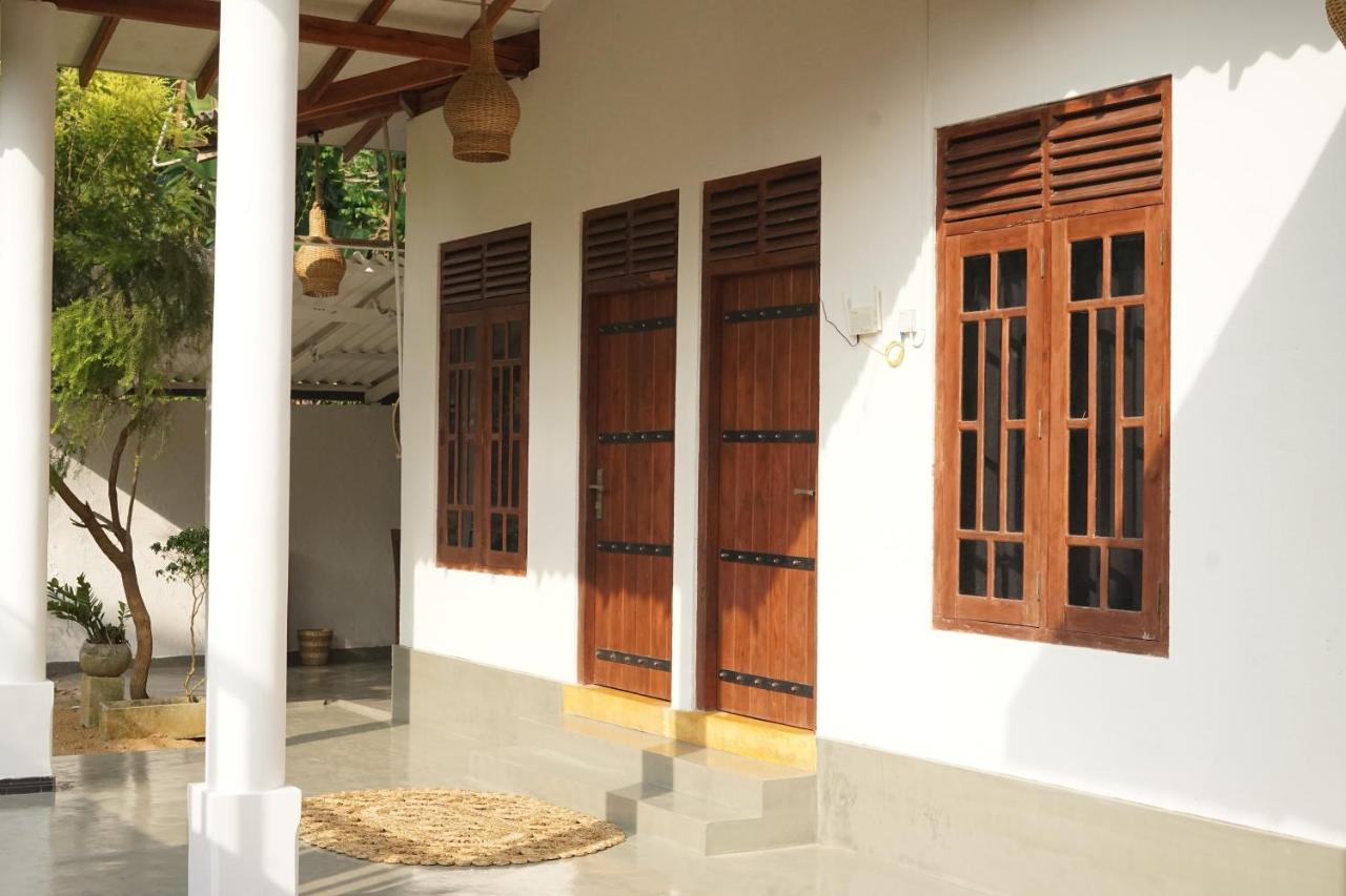 Livy Surf House - Bed and Breakfast Weligama