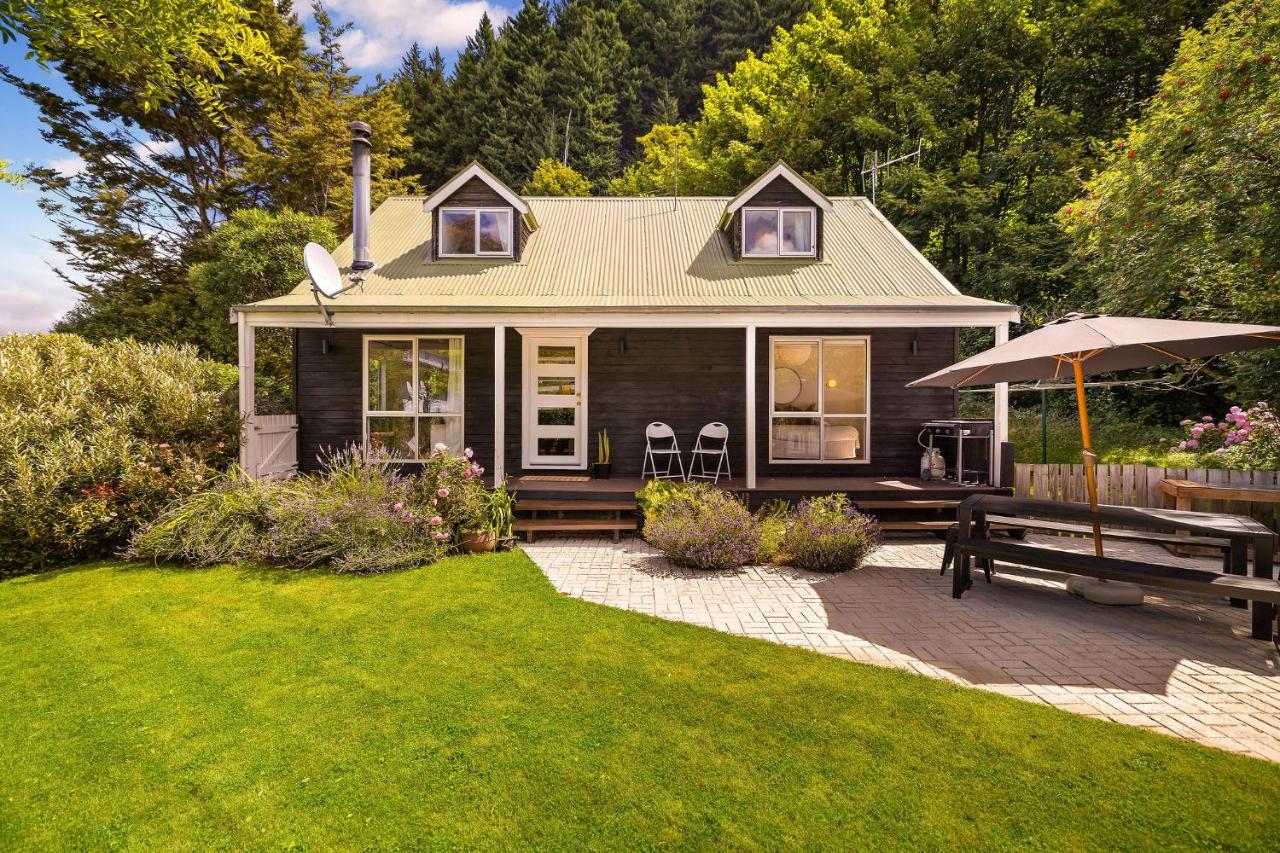 Hidden Gem Cottage with Private Garden - Near Town - Chambres d'hôtes Queenstown