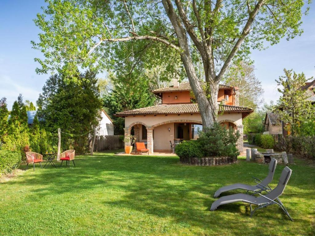 104 - Balatonszárszón 3 hálószobás luxus nyaraló saját vízparttal kiadó - Ferienwohnung Balatonszarszo
