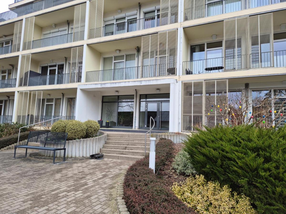 Südwind App2 - Modernes Apartment mit Pool und Sauna, nur 3 Gehminuten zum Strand - Chambres d'hôtes Seebad Zempin