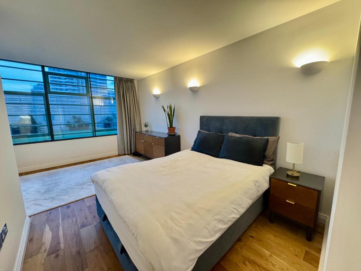 Designer 1 Bed Flat in Iconic Building - Ferienwohnung London
