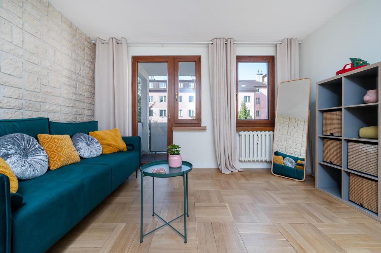 Rentowna Pleasant Apartment by BookingHost - B&B Lodz