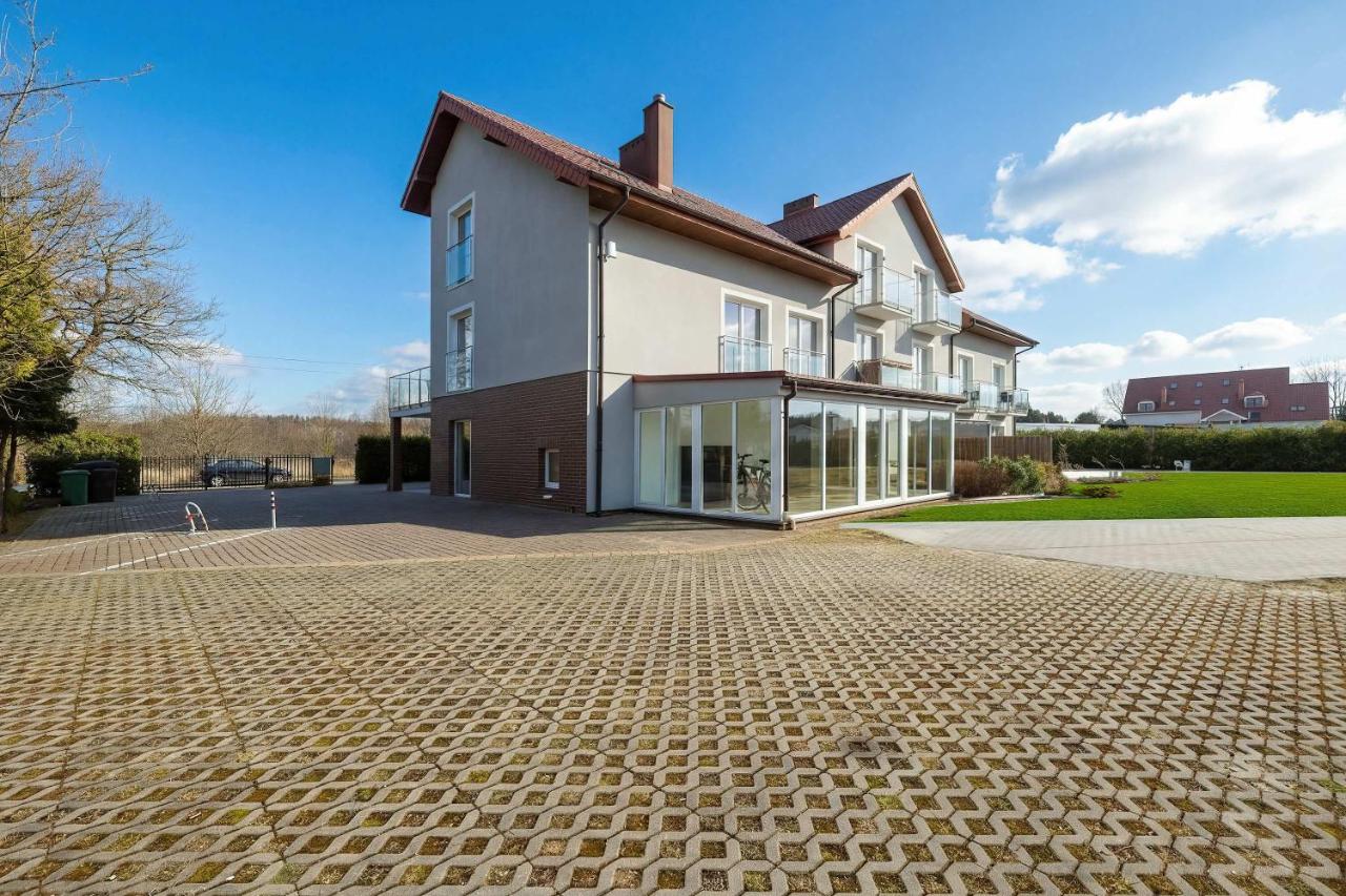 Nadmorskie Studio z Miejscem Parkingowym i Balkonem w Grzybowie by Noclegi Renters - Chambres d'hôtes Grzybowo