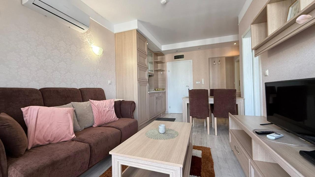 Appartement met 1 Slaapkamer en Uitzicht op het Zwembad
