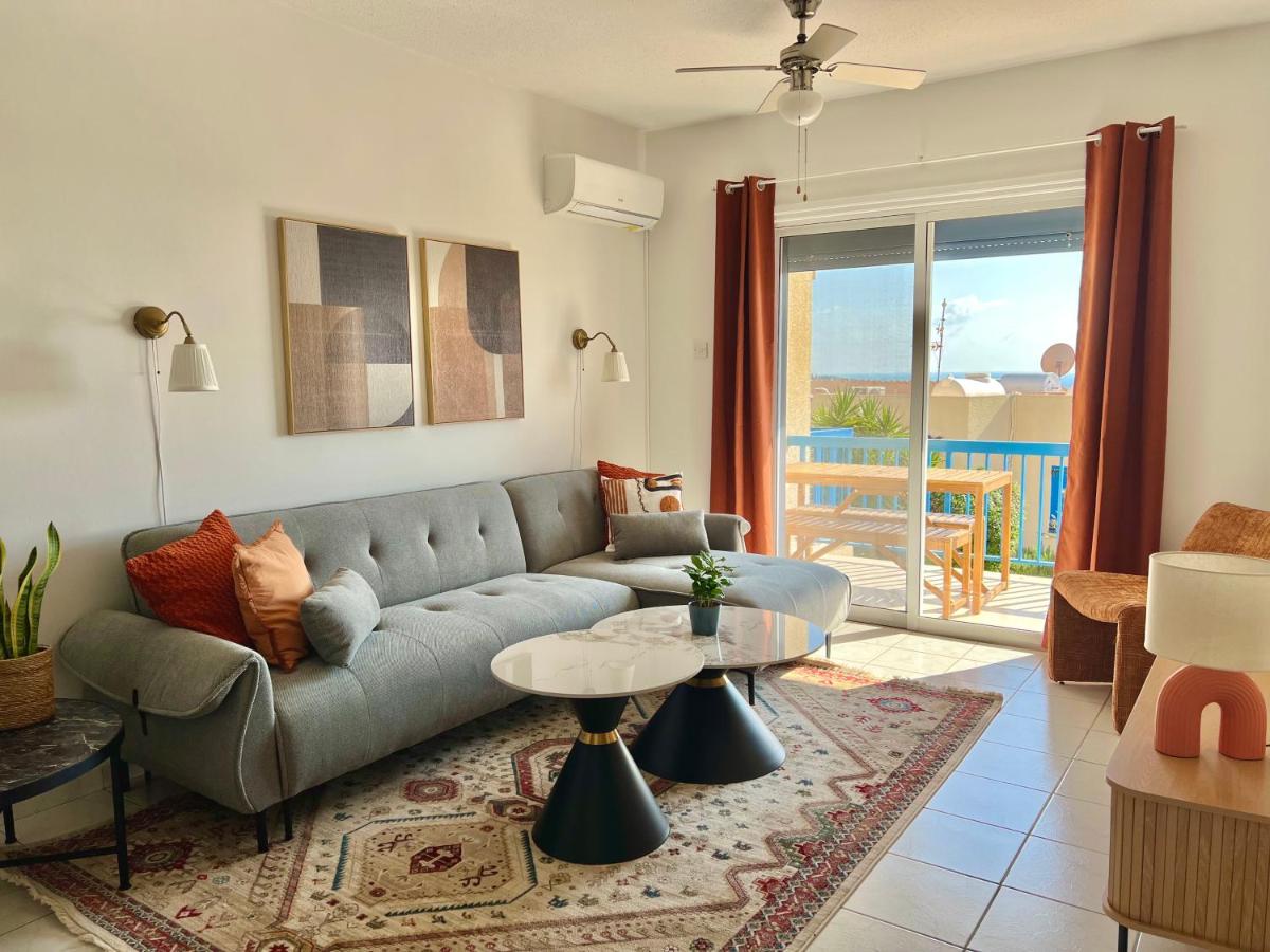 2 BR, Sea View, Balcony, Pool, Near Beach - Casa Terracotta - B&B Chlórakas