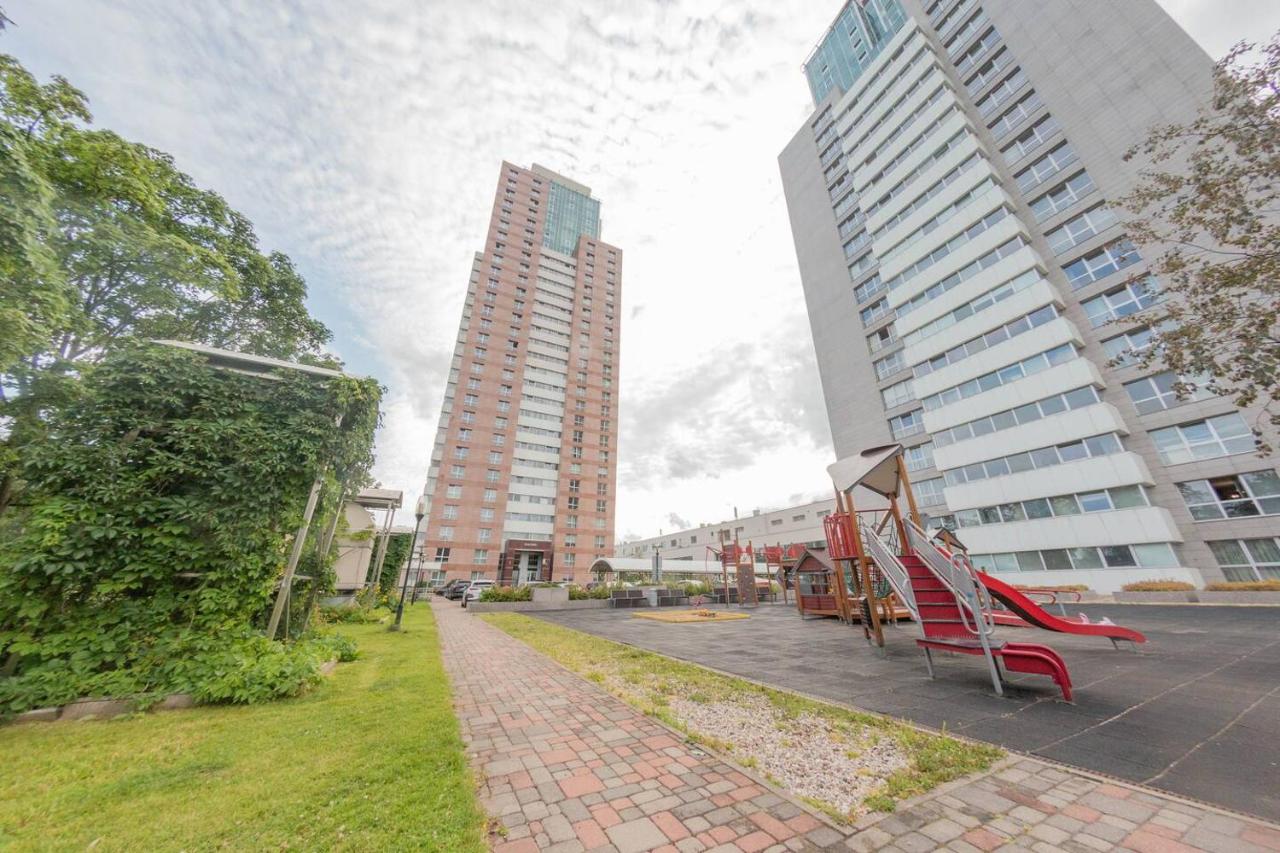 24th Floor Panoramic Apartment with Free Parking - Panorama Residences Riga - 5 min to RIX - B&B Riga