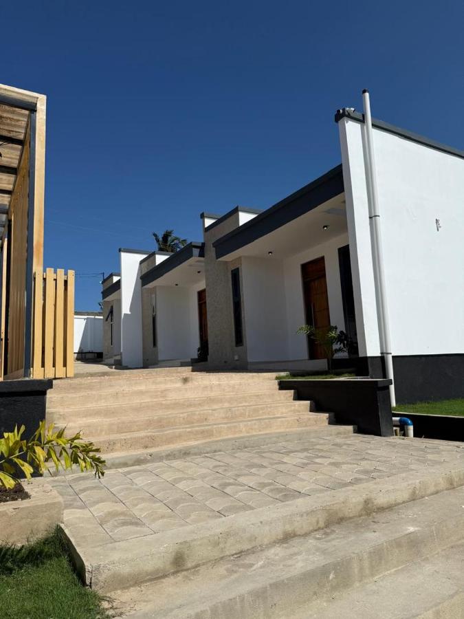 Blackwood house by Micnic Homes Free Sauna swims - Ferienwohnung Daressalam