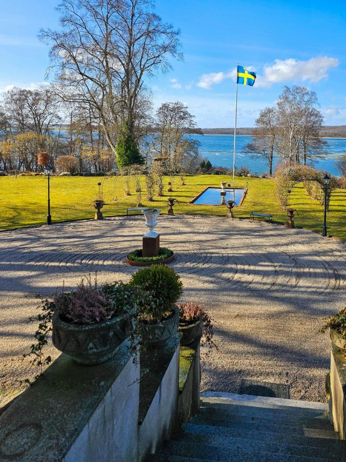 Villa With Own Jetty By Limestone Lake In Balsvik - Chambres d'hôtes Kristianstad