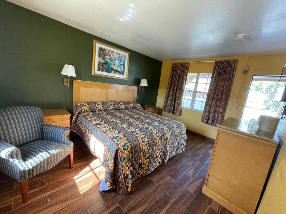 King Bed Non-Smoking