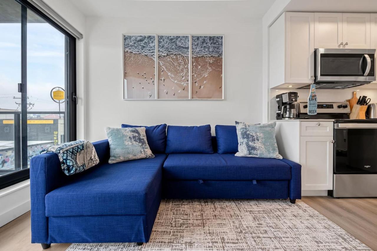 Exquisite 2 Bed Condo near DT Core WFree Parking - B&B Calgary