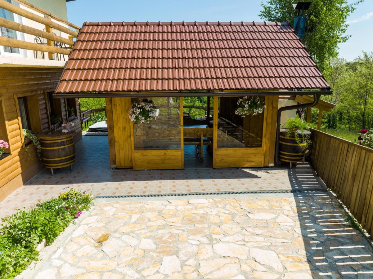 Kuća za odmor Holiday spa House Kostanjevec- Oaza mira ,bazen i spa - Chambres d'hôtes Velika Gorica