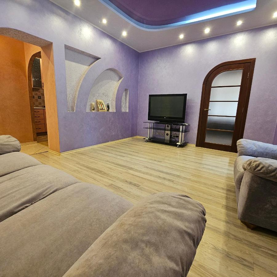 Чотирьохкімнатний люкс на Дзержинці за адресою Липнева 6 - B&B Kryvyj Rih