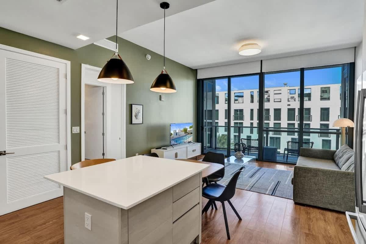 17WEST Spacious 2BR Apartment with Balcony 404 - Ferienwohnung Miami Beach