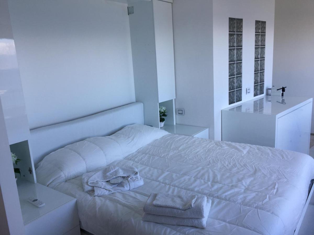 Studio Apartment with Sea View (2 Adults)