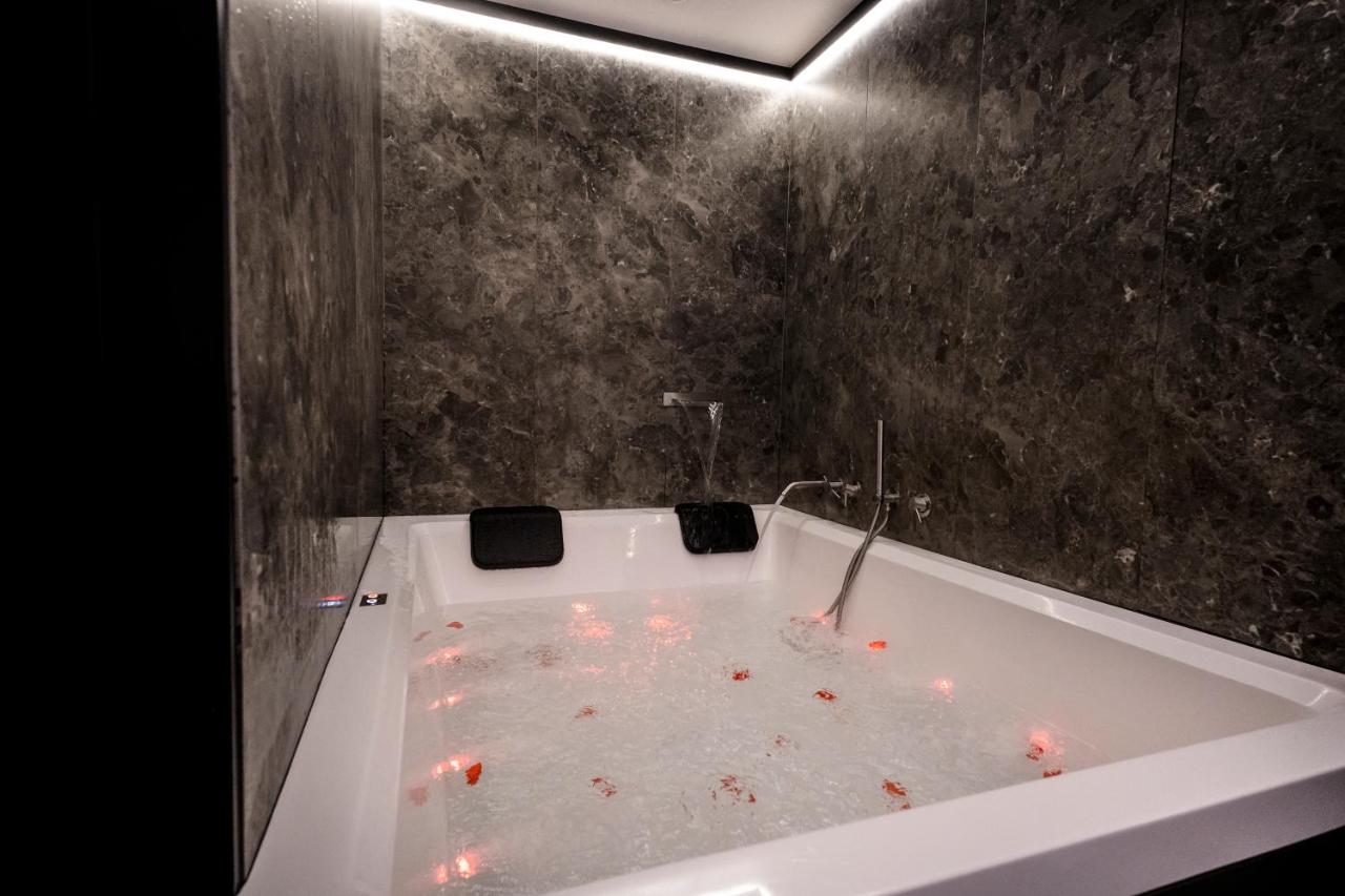 Camera Matrimoniale con Vasca Idromassaggio