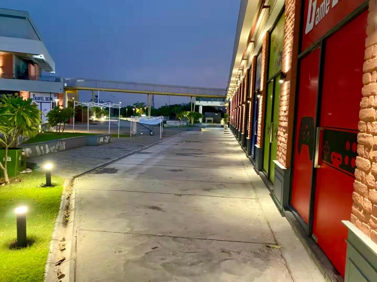 The Urban Pearl Cozy 1BHK- Quick Airport Access - Ferienwohnung Gurugram