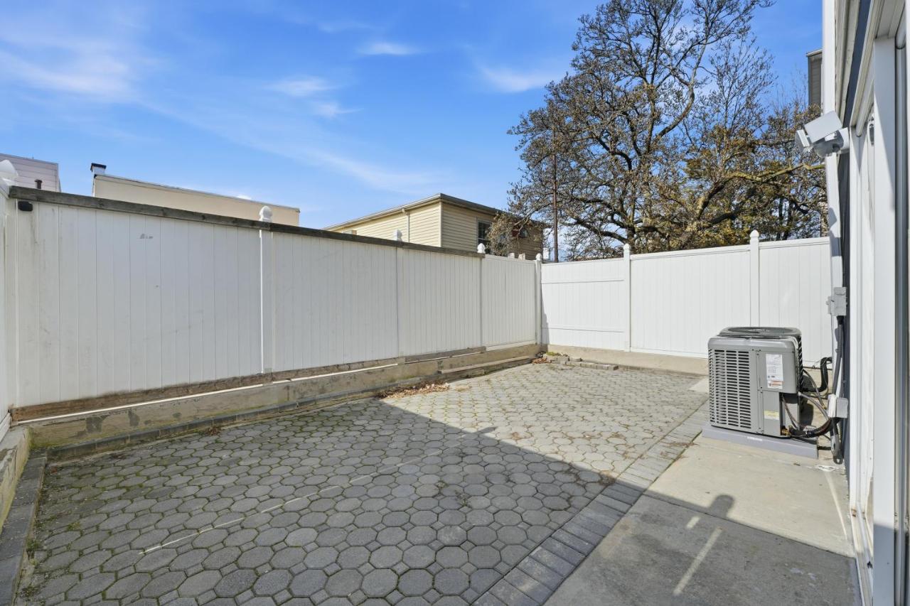 6 Bed 3 bath duplex 3 Parking - B&B West New York