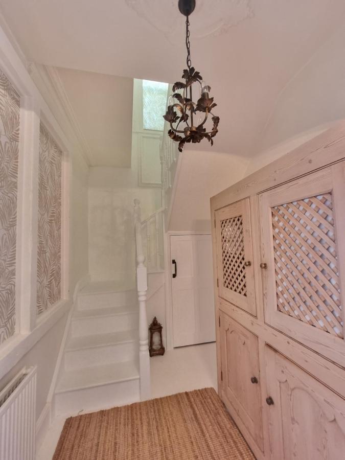 West Hill Retreat Edwardian Balcony Ensuite with Room Served Breakfast - Chambres d'hôtes Hastings
