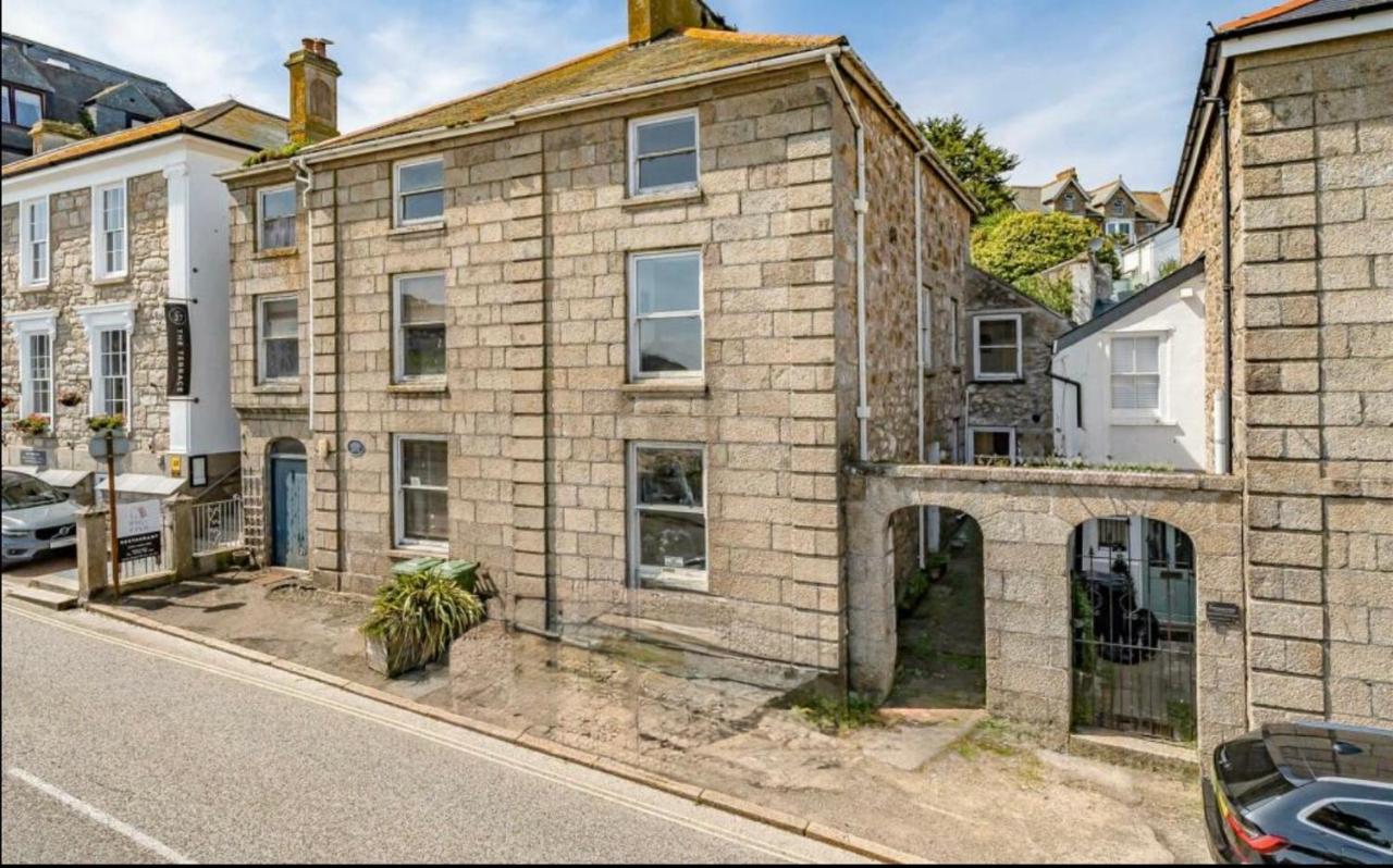 Minster Panorama & Minster Vista - - UNBROKEN BEACHFRONT VIEWS - - TWO STUNNING GEORGIAN HOUSES THAT CONNECT - - PRIVATE PARKING - - Beautifully Refurbished MARCH 2026 - Chambres d'hôtes St Ives