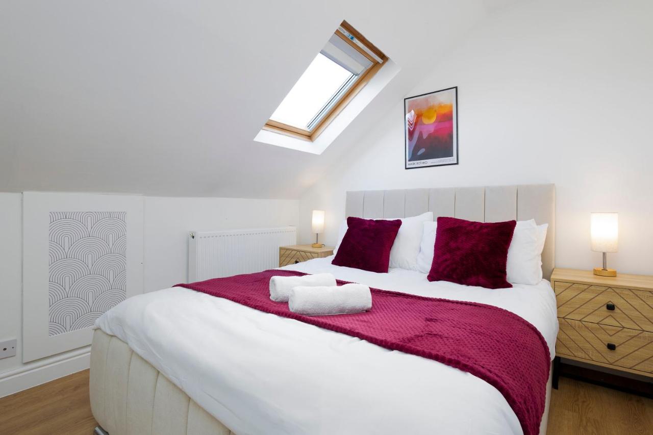 Bournemouth Luxe 3BR-3 Bath-Parking-Walk to Beach-4 Mins drive to train station - B&B Bournemouth