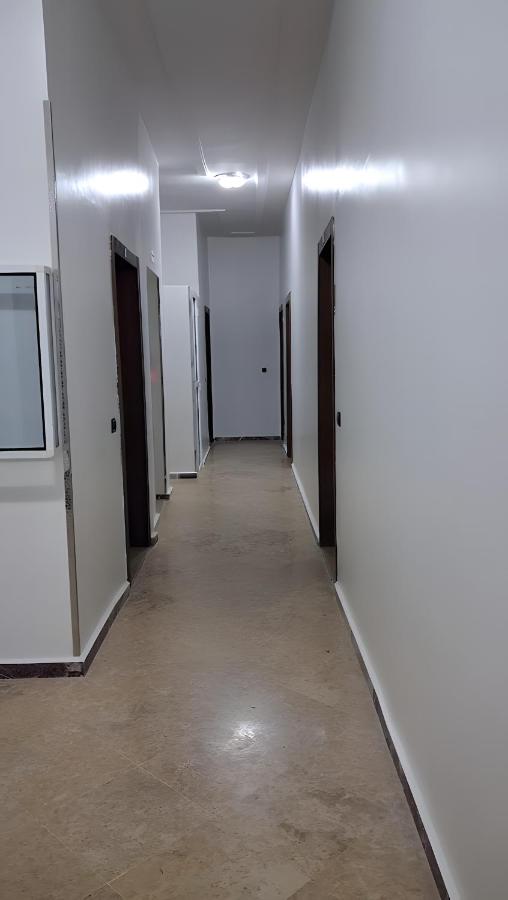 Karim Palace ,Five Stars Quality With Low Budget, Near The Beach And Airport - Chambres d'hôtes Tanger