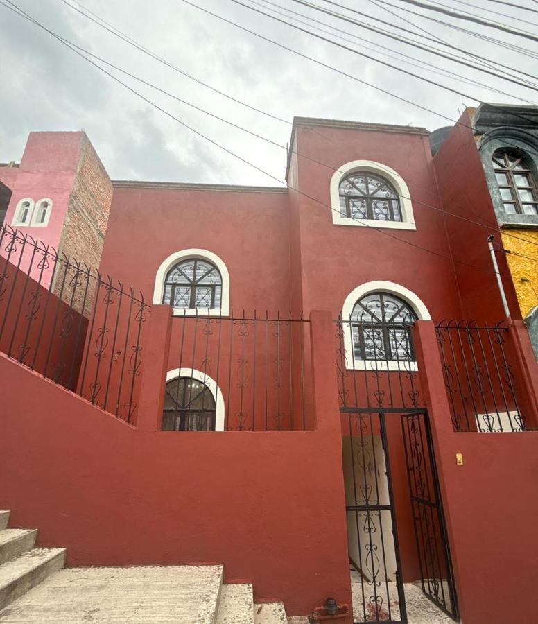 Casa Amplia con hermosa vista y estacionamiento privado - Chambres d'hôtes Guanajuato
