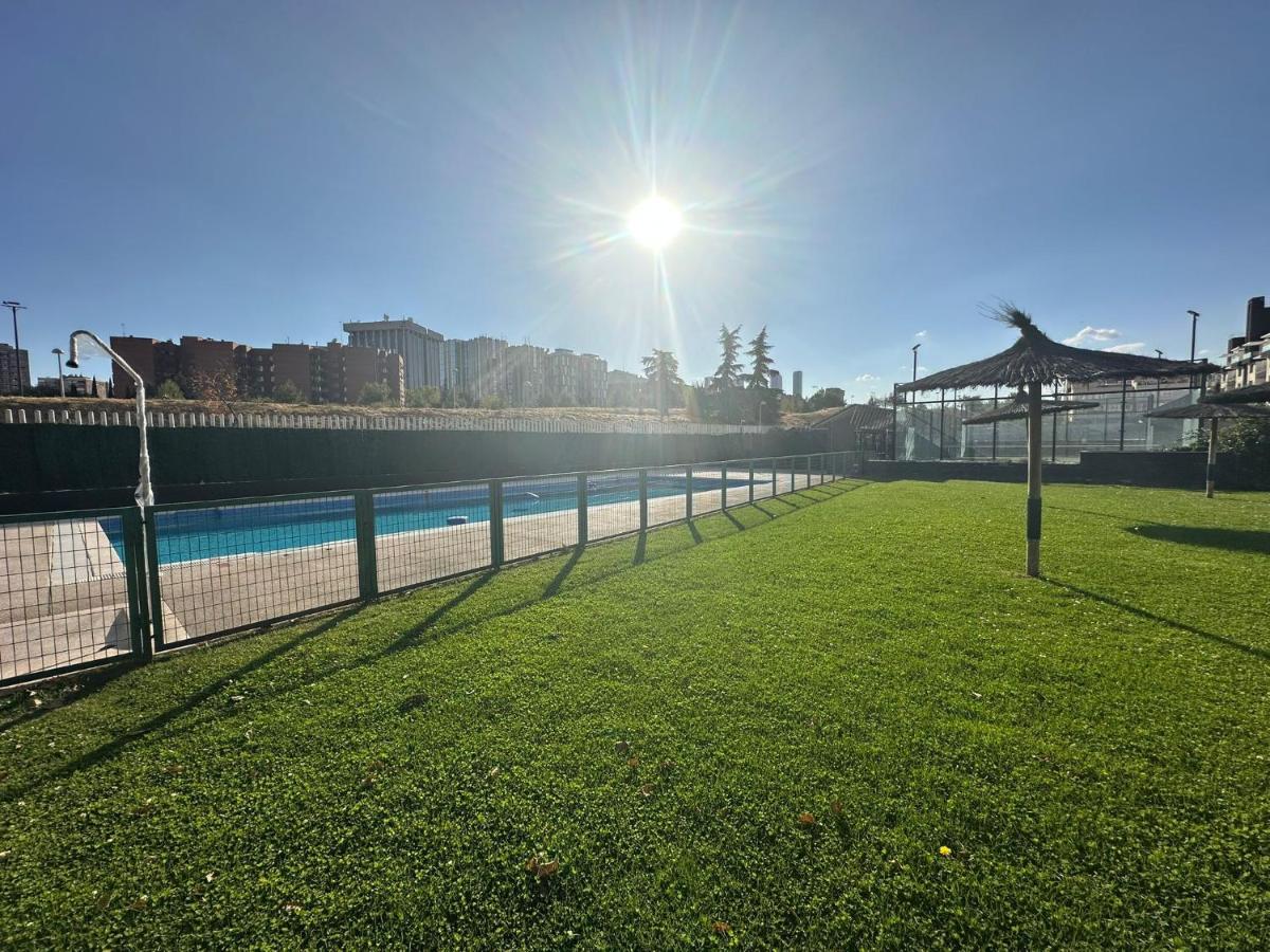 Vistas a Madrid para 6 en Sanchinarro - Bed and Breakfast Madrid