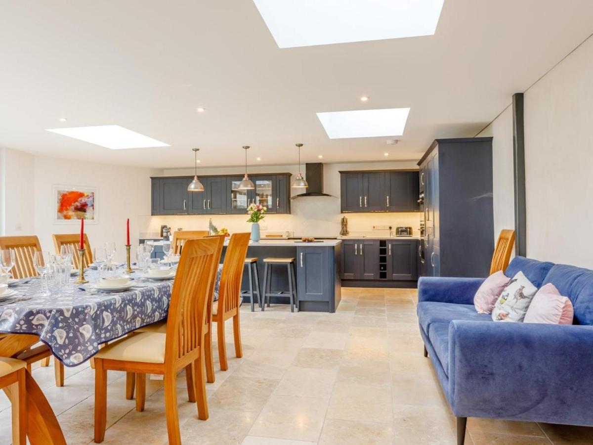 6 Bed in Blandford Forum oc-80549 - Bed and Breakfast Milborne St Andrew