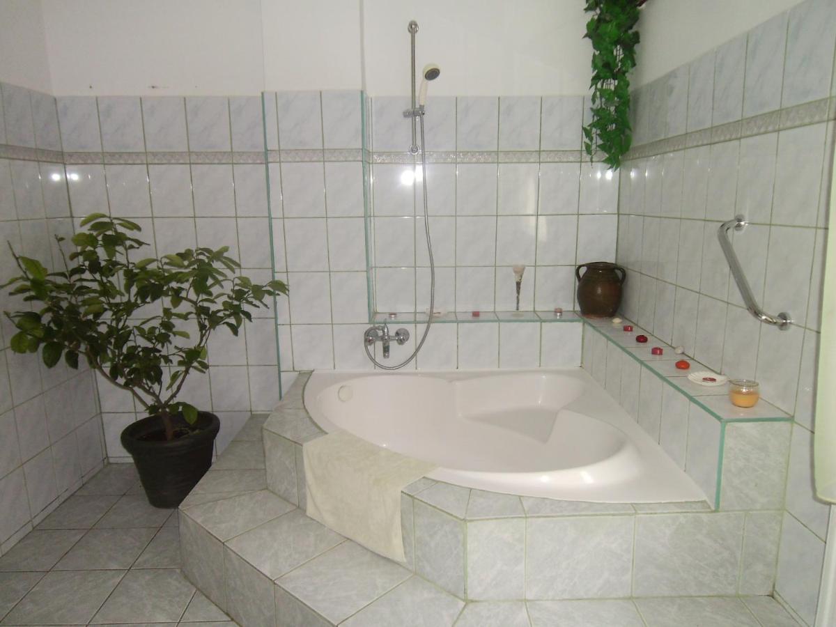 Jakuzzis,Szaunás,Kerkavendégház-Őrség-Csesztreg-Kerkaujfalu - B&B Csesztreg