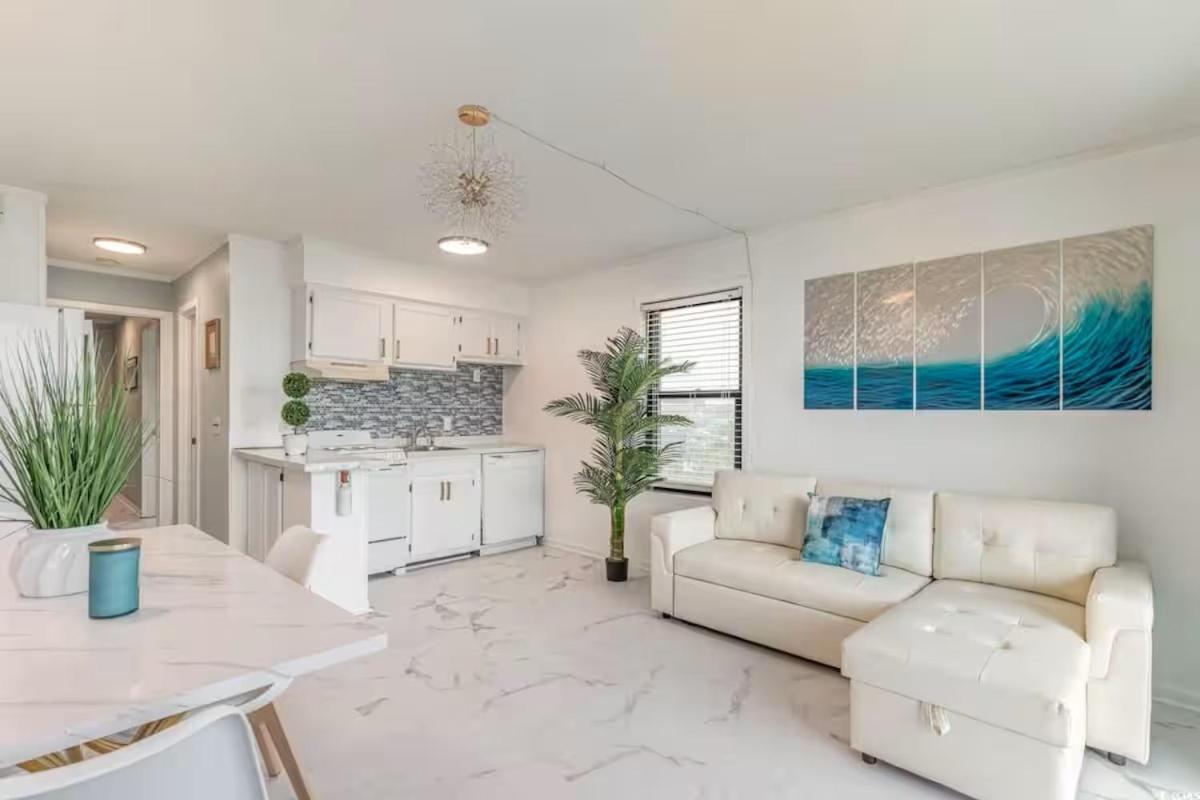 Beautiful 1 Br Efficiency Condo OCEANFRONT View! - B&B Myrtle Beach