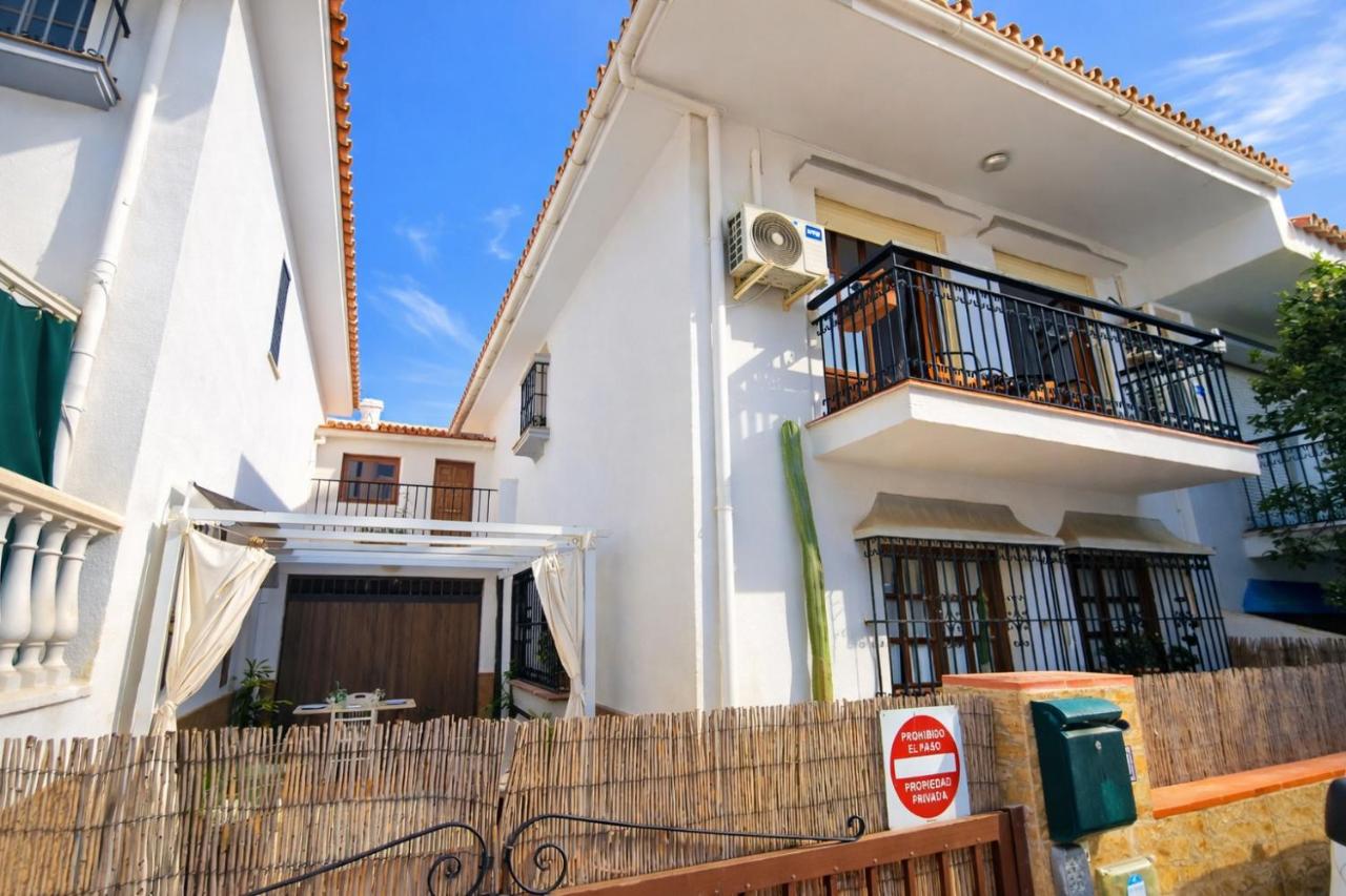 Casa Sol y Mar Torrox Costa, 3-Bedroom Holiday Home, 250m from Beach - B&B Torrox Costa