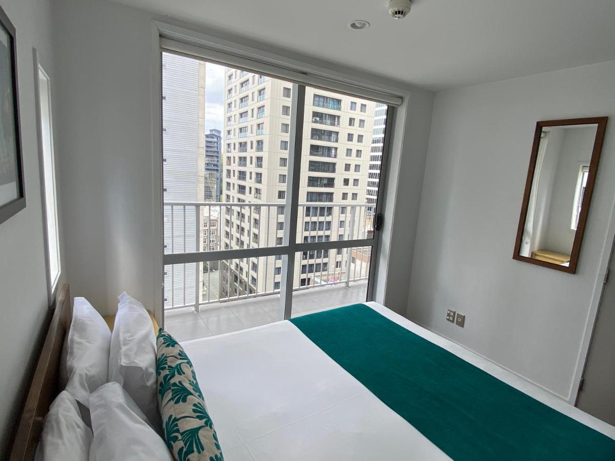 Modern 2 bed Apartment - Walk to Sky Tower - B&B Auckland