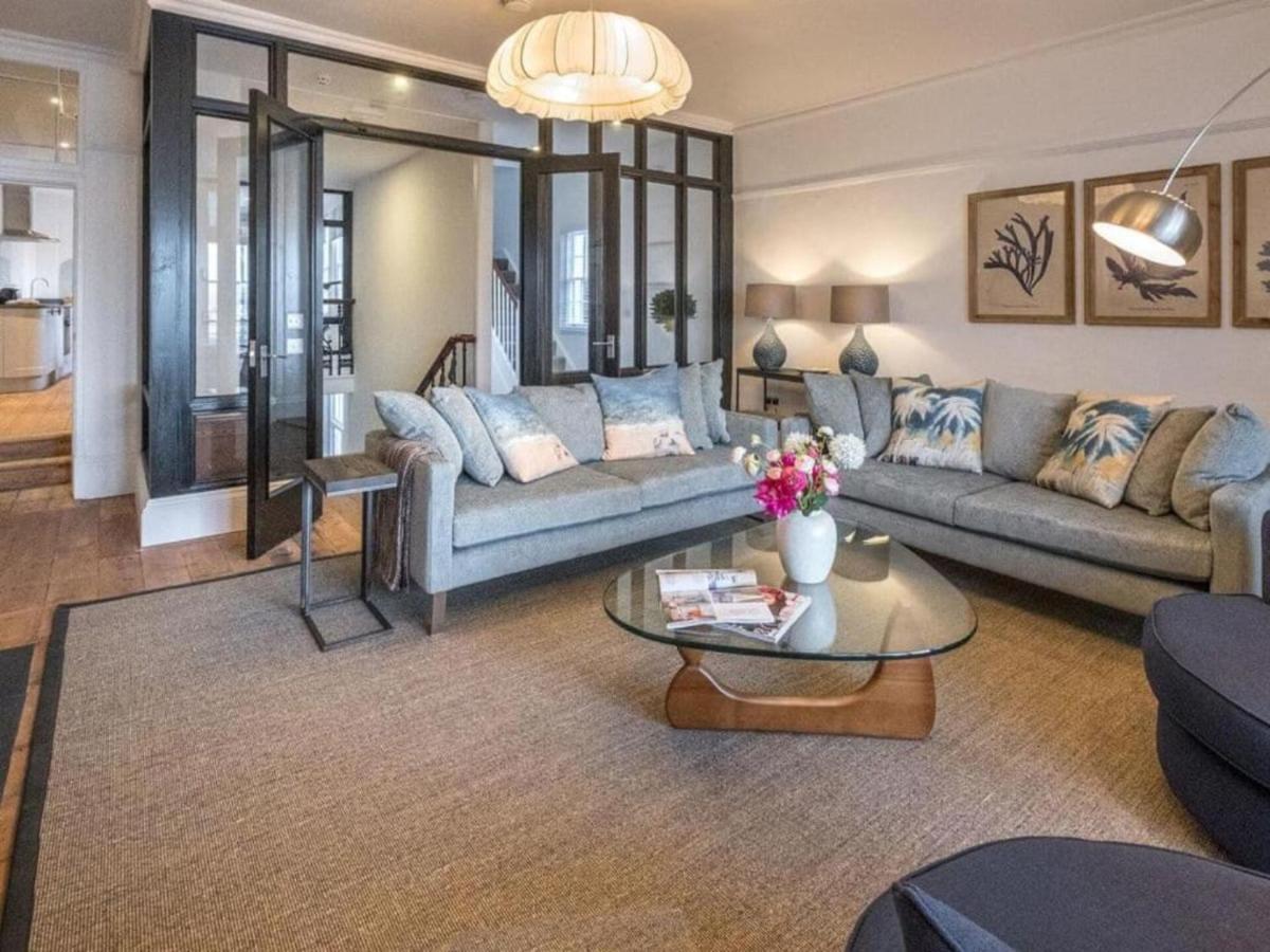 Woodyear House-4 Bath-Dog Friendly-Cowes-Sleeps 8 - B&B Cowes