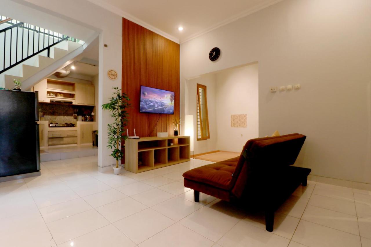 Japanese Atmosphere Home in Central Bandung, 10 Minutes to Gedung Sate - Chambres d'hôtes Bandung