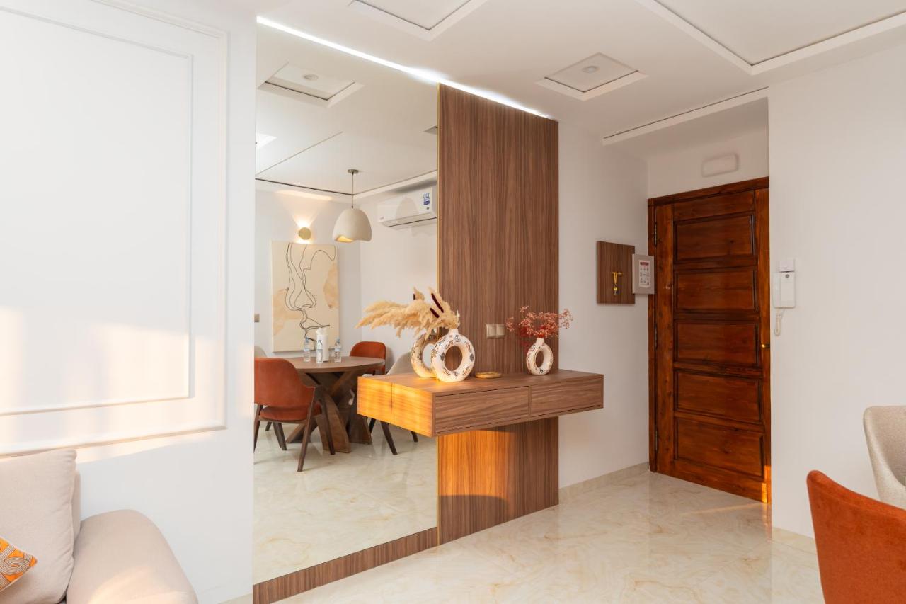 Luxury and Beautiful Stay- King Size Bed- AC - Comfort and Serenity - Near City Center - Chambres d'hôtes Tanger