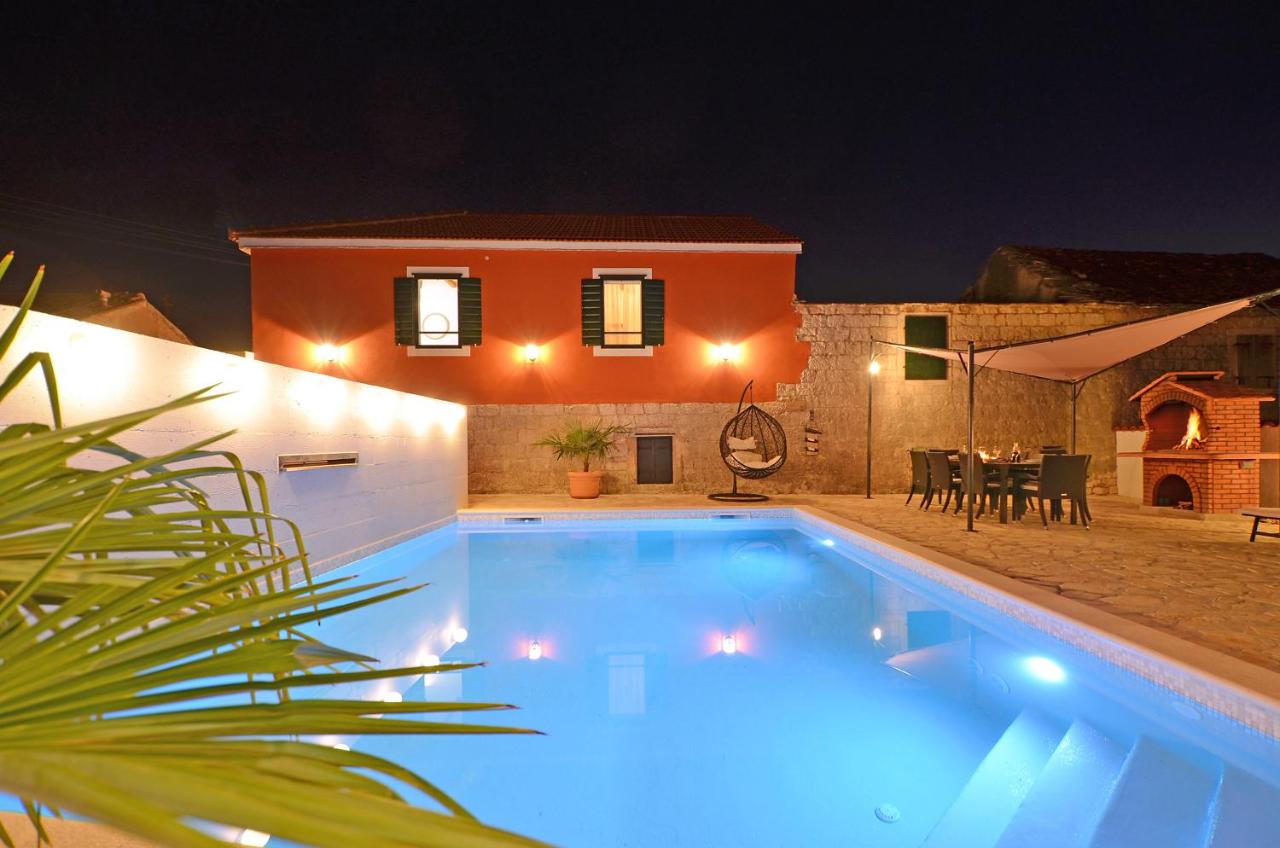 Islander house with pool - B&B Trogir