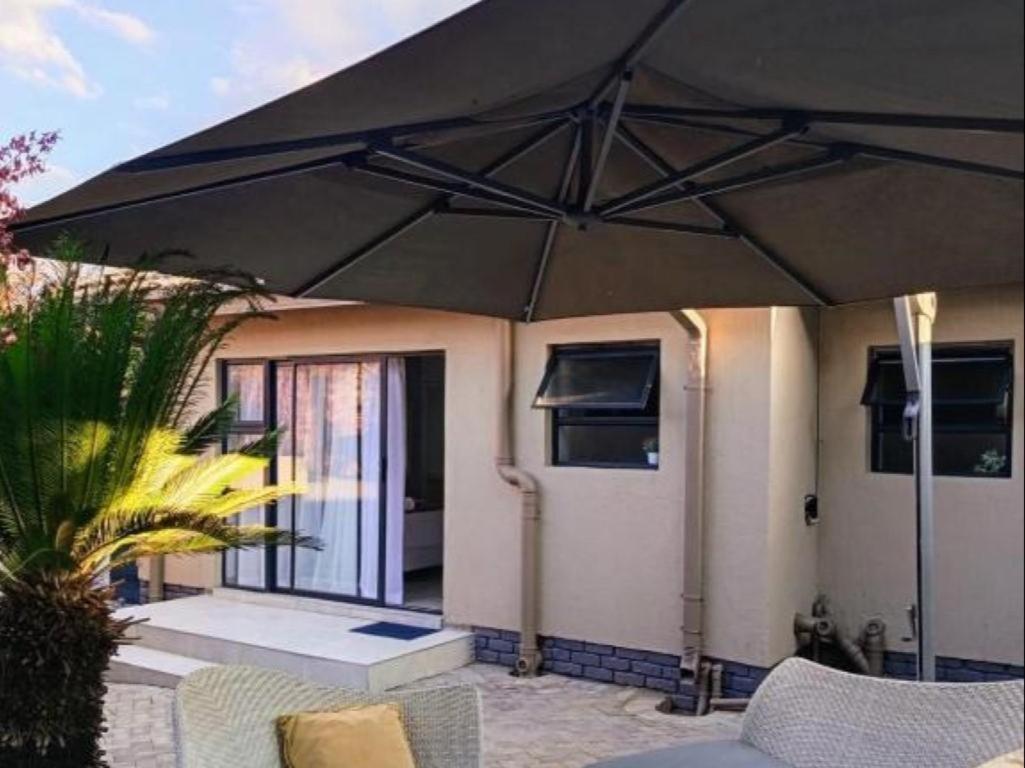 Lady Daisy Boutique Guesthouse - B&B Rustenburg