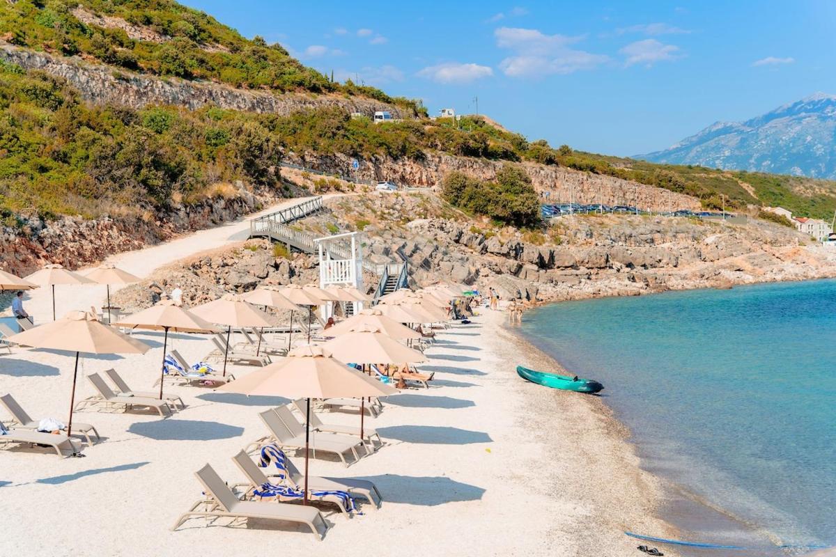 One Bedroom Apartment in Lustica Bay Centrale - Chambres d'hôtes Radovići