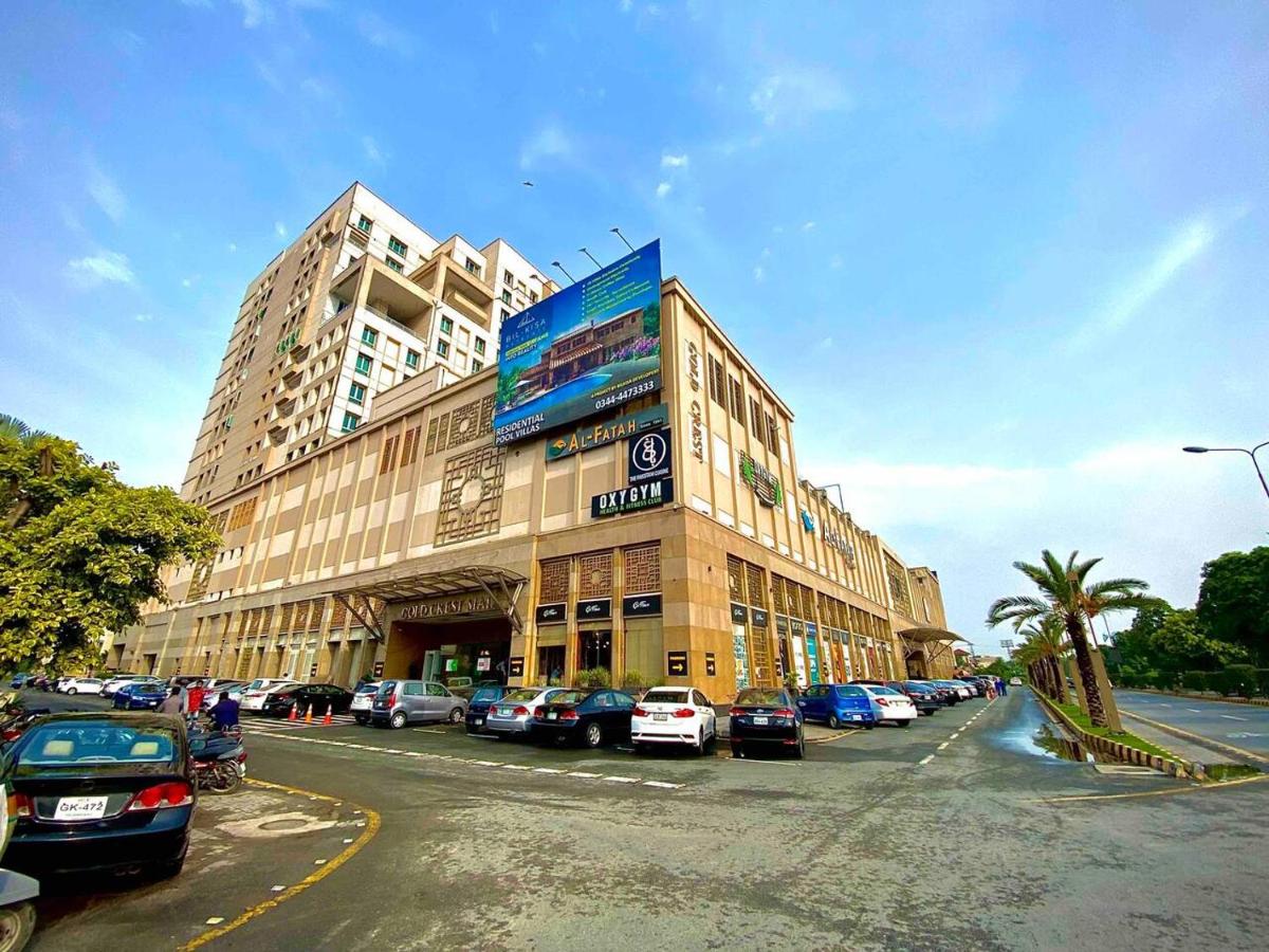 Luxury 1BR City View Suite DHA Phase 4 Goldcrest Mall - B&B Lahore