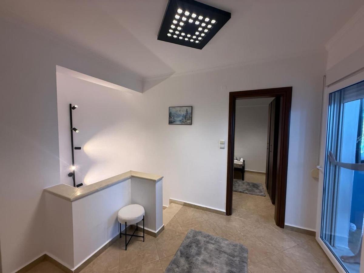 Nadya Holiday Home - Ferienwohnung Karianí