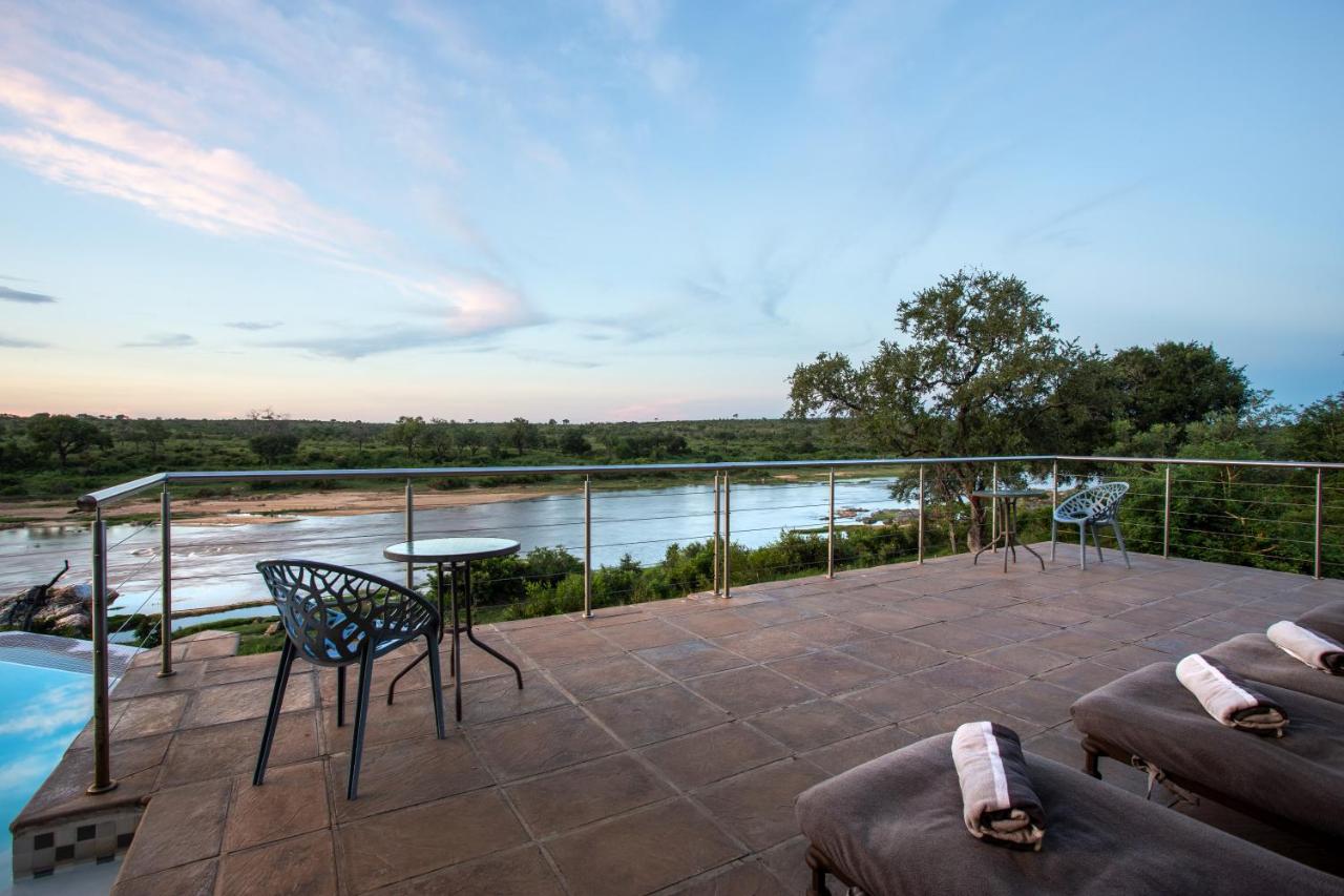 Buffalo Brooke - Mjejane Game Reserve - B&B Hectorspruit