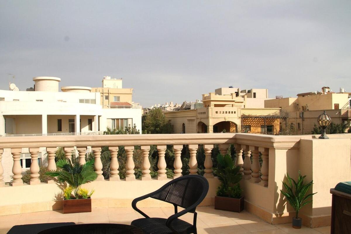 Rooftop Apartment with Jacuzzi by Elegant Hospitality - Bed and Breakfast Caïro