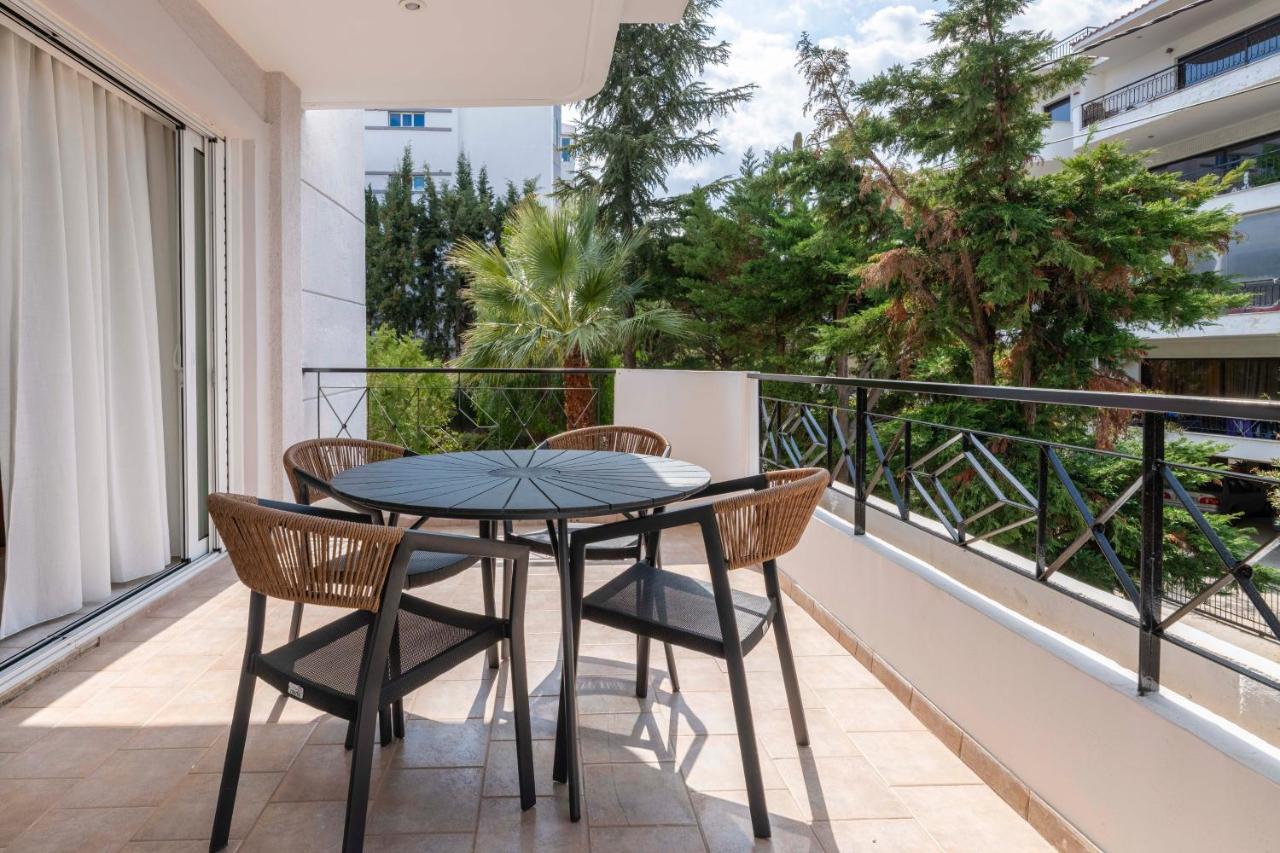 Agia Paraskevi 3BR Courtyard Apartment by UPSTREET - B&B Atene