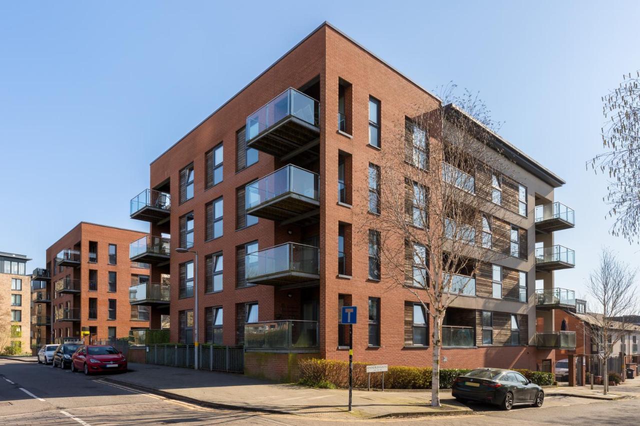 The Bell Suite by Prime Stays - Stylish 2 Bedroom in City Centre With Balcony & Gated Parking - Chambres d'hôtes Birmingham